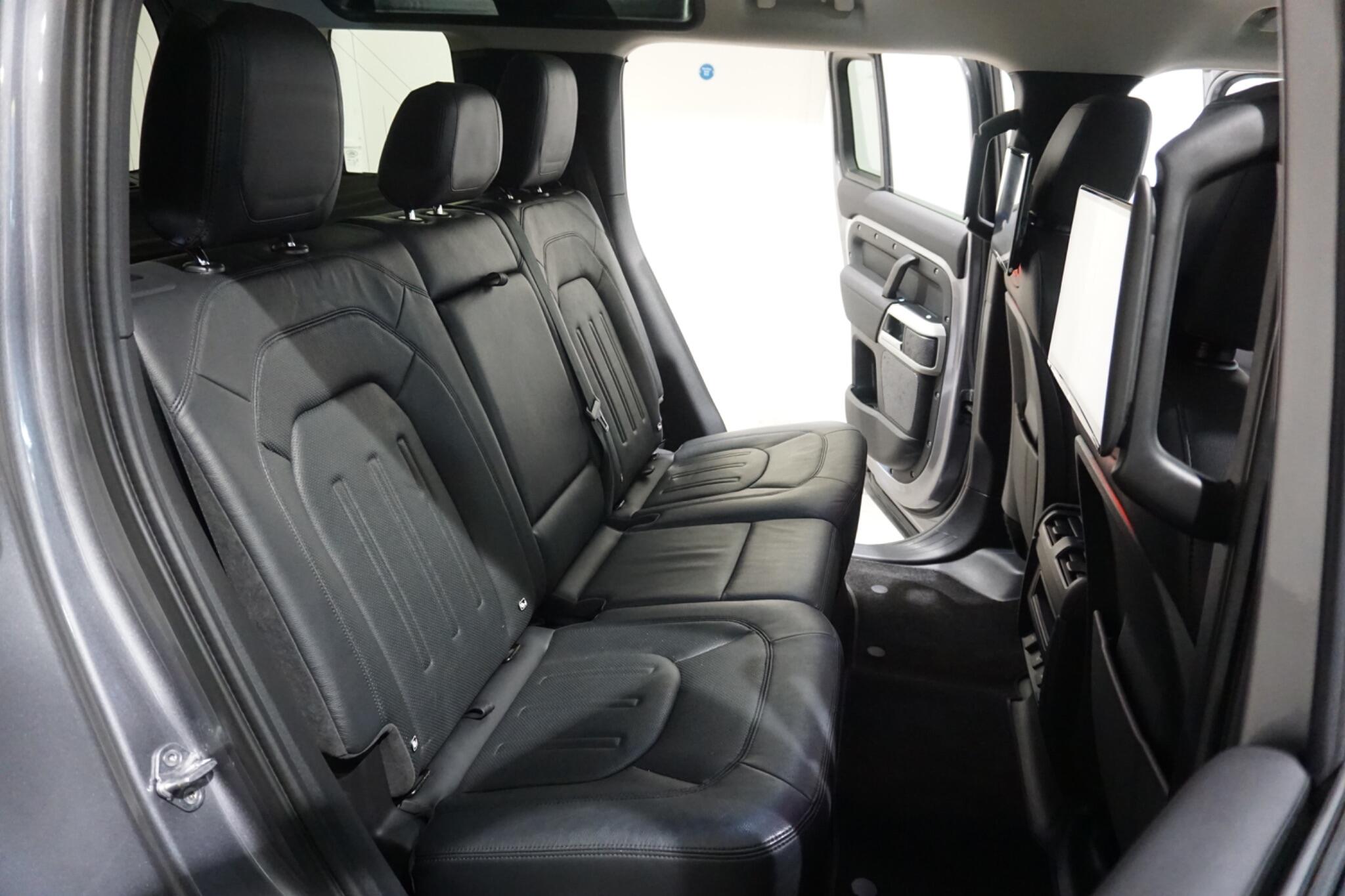 Land Rover Defender 110 3.0 D200 MHEV SE SUV 5dr Diesel Auto 4WD Euro 6 (s/s) (200 ps)
